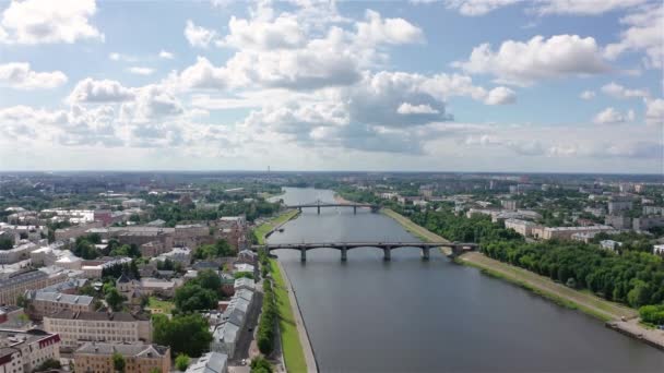 Panorama de la ciudad de Tver, Rusia. Vista aérea. Río Volga. 4K — Vídeos de Stock