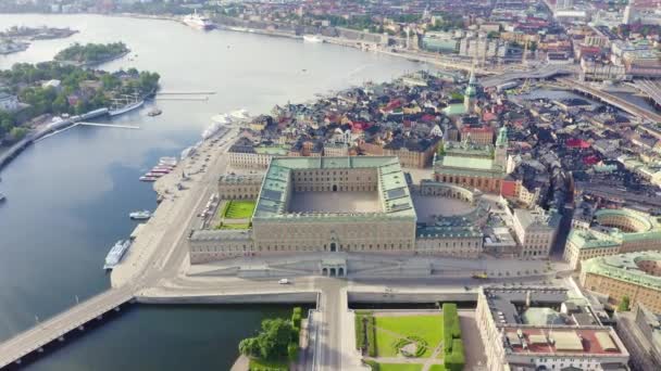 Stockholm, Zweden. Koninklijk Paleis in Stockholm. Kungliga slottet. Luchtfoto 's. 4K — Stockvideo