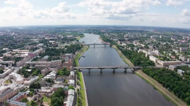 Panorama der stadt tver, russland. Luftaufnahme. Wolga, alte Brücke. 4k — Stockvideo