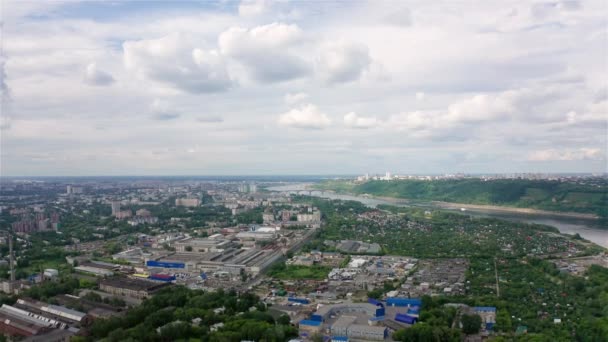 ロシア、ニジニ・ノヴゴロド市のパノラマ。航空写真。岡川。4k — ストック動画