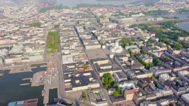 Helsínquia, Finlândia. Vista aérea do centro da cidade. Catedral de Helsínquia. Praça do Senado. Market Square. 4K — Vídeo de Stock