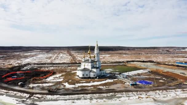 Rússia, Ecaterimburgo. Distrito Académico. Anunciação Igreja dos Santos Construtores de Deus. 4K — Vídeo de Stock