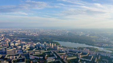 Gün batımında havadan St Petersburg panoramik görünümü. Rusya. Uyku alanları, Drone gönderen 