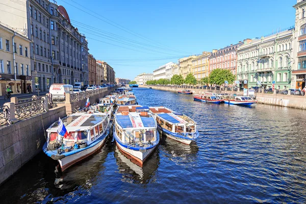 Saint-Petersburg, Rusya - 18 Haziran 2019: Zevk tekneleri 