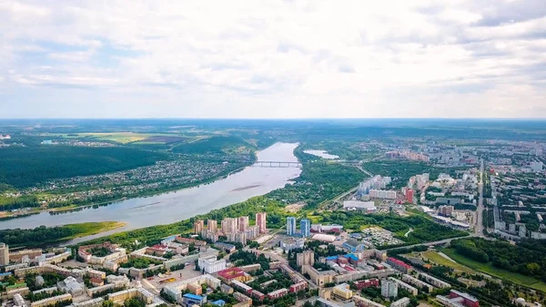 Panorama da cidade a partir de uma vista panorâmica. Kemerovo, Rússia, De Dron — Fotografia de Stock