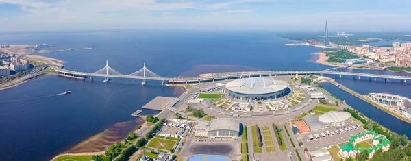 Saint-Petersburg, Rússia - 18 de junho de 2019: Gazprom Arena. Western High Speed Diameter, Centro de Lakhta. Sede da Gazprom, De Drone — Fotografia de Stock