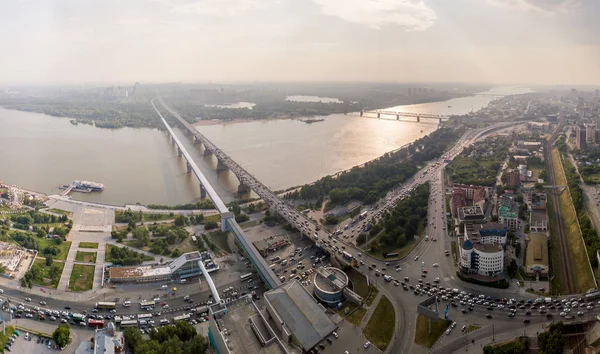 Puente del Metro y Puente Comunitario. Panorama de la ciudad de Novosi — Foto de Stock