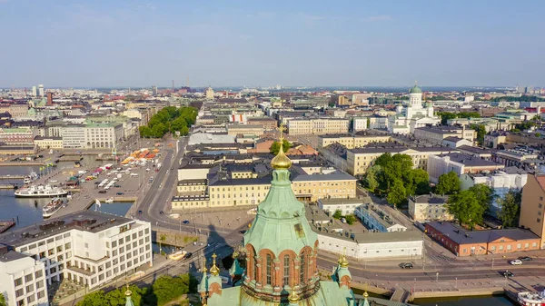 Helsinki, Finlandiya. Şehir merkezi havadan görünümü. Varsayım Katedrali, Drone'dan — Stok fotoğraf