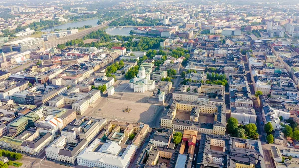 Helsinki, Finnland. Luftaufnahme der Innenstadt. Kathedrale von Helsinki. Senatsplatz. Marktplatz, von Drohne aus — Stockfoto