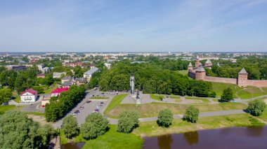 Veliky Novgorod, Rusya. Zafer Anıtı. Novgorod Kremlin (Detinets), Volkhov Nehri, Drone gönderen 