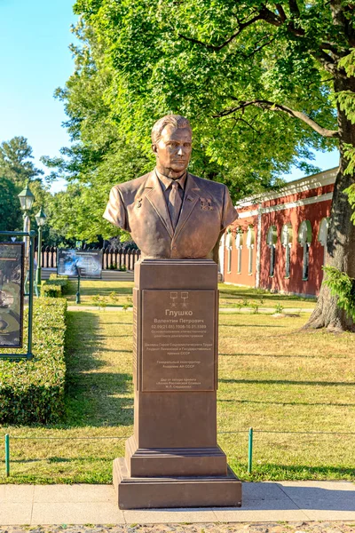 상트페테르부르크, 러시아 - 2019년 6월 18일: V.P. 글루시 기념비 — 스톡 사진