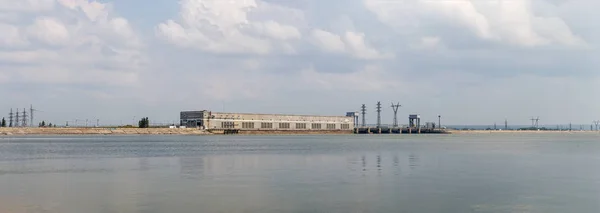 Россия, Новосибирск - 20 июля 2018 года: Новосибирская ГЭС — стоковое фото