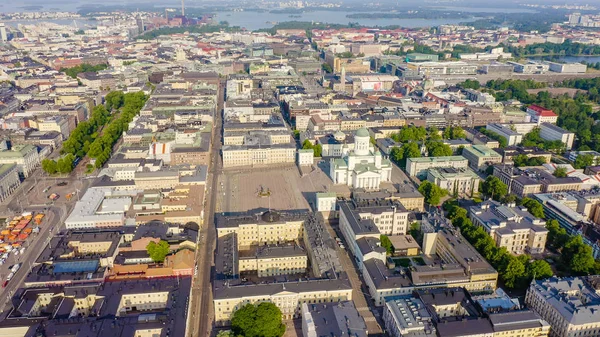 Helsínquia, Finlândia. Vista aérea do centro da cidade. Catedral de Helsínquia. Praça do Senado, de Drone — Fotografia de Stock