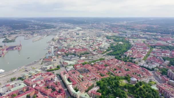 Göteborg, Schweden. Panorama der Stadt und des Flusses Goeta Elv. Das historische Zentrum der Stadt. Bewölkt. 4K — Stockvideo