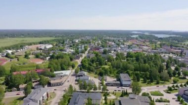 Hamina, Finlandiya. Açık havada şehir merkezinin genel manzarası. 4K