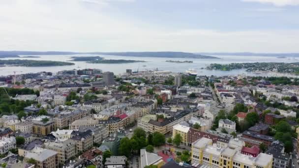 Oslo, Norwegen. Blick auf die Stadt und den Oslofjord. 4K — Stockvideo