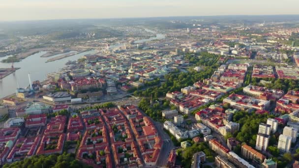 고텐 부르크, 스웨덴. 도시의 파노라마와 가에타 엘 브 강. 도시의 역사적 중심지였다. 선셋. 4K — 비디오