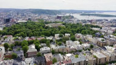 Oslo, Norveç. Kraliyet Sarayı. Slottsplassen. Saray parkı. 4K