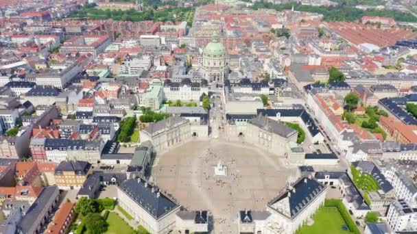 Kodaň, Dánsko. Amalienborg. Palácový komplex XVIII. Frederickovo církev. 4k — Stock video