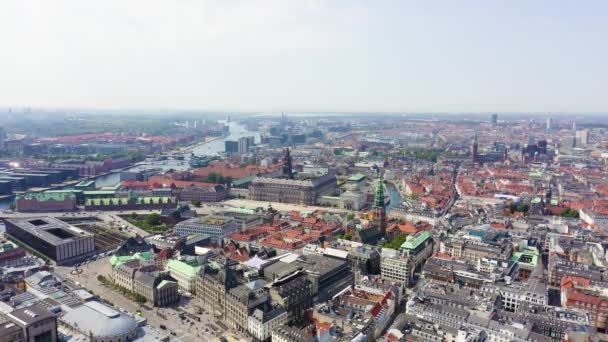 Köpenhamn, Danmark. Kungliga slottet Christiansborg, Christiansborg Slotsplads. 4K — Stockvideo