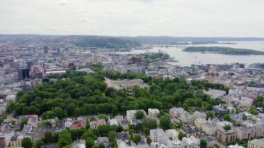 Oslo, Norveç. Kraliyet Sarayı. Slottsplassen. Saray parkı. 4K