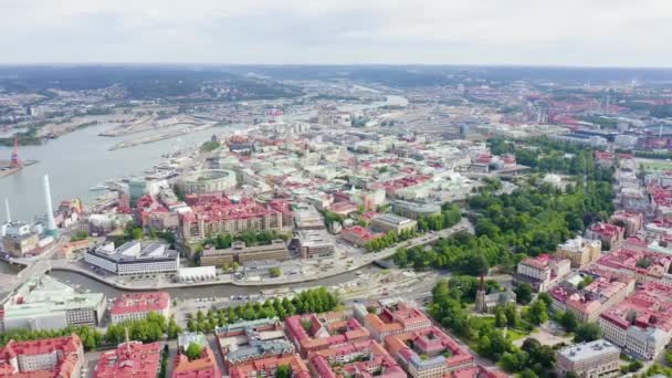 Göteborg, İsveç. Şehrin merkez kısmının panoraması. Hava bulutlu. 4K — Stok video