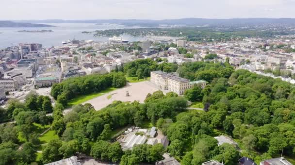 Осло, Норвегія. Королівський палац. Slottsplassen. Палацовий парк 4K — стокове відео