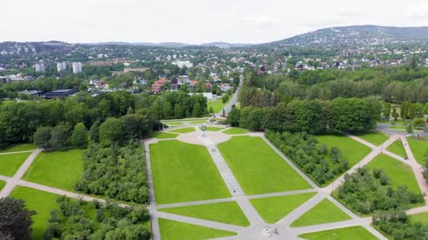 Oslo, Norwegia. Parku rzeźbiarskie Vigeland. Vigelanda. Parku Frogner. 4K — Wideo stockowe