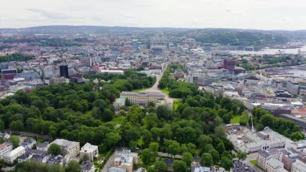 Oslo, Noruega. Palácio Real. Slottsplassen. Palace park. 4K — Vídeo de Stock