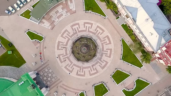 Rusia, Ulan-Ude. Plaza del Teatro lleva el nombre de Lhasaran Linhovoin, de Drone — Foto de Stock