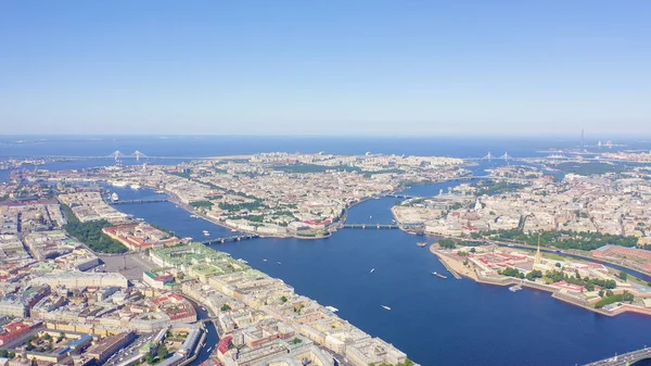 Vista aérea panorámica del centro de la ciudad de San Petersburgo en claro tiempo soleado, Rusia, Desde Drone — Foto de Stock