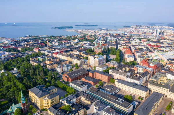 Helsinki, Finlandia. Centro de la ciudad vista aérea. Iglesia de Juan, Desde —  Fotos de Stock