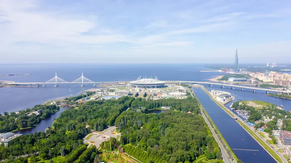 Saint-petersburg, russland - 18. juni 2019: gazprom arena. westliche Hochgeschwindigkeitsdurchmesser, Lakhta-Zentrum. gazprom Hauptquartier, von Drohne aus — Stockfoto