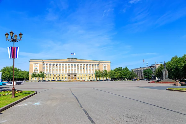 Veliky Novgorod, Rusia - 19 de junio de 2019: El edificio del Gobierno — Foto de Stock