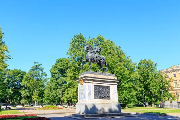 San Petersburgo, Rusia. Monumento a Pedro Magno en Pedro t —  Fotos de Stock