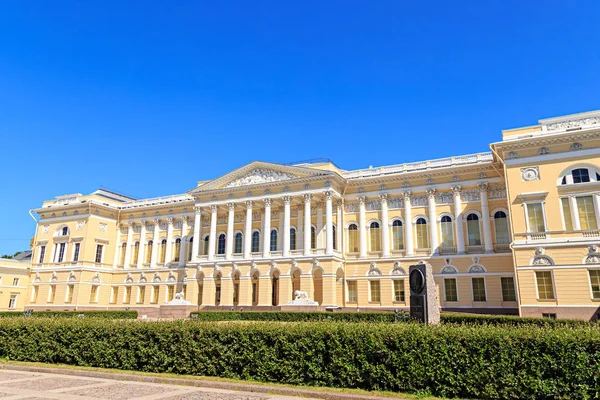 San Petersburgo, Rusia - 18 de junio de 2019: La construcción de la Rusia — Foto de Stock