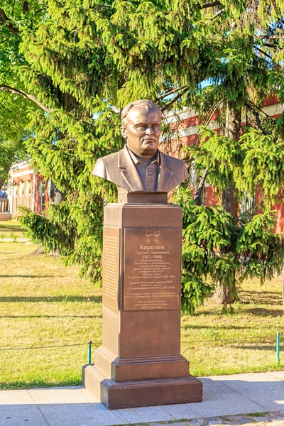 Sankt Petersburg, Rosja-18 czerwca 2019: pomnik S.P. Korol — Zdjęcie stockowe