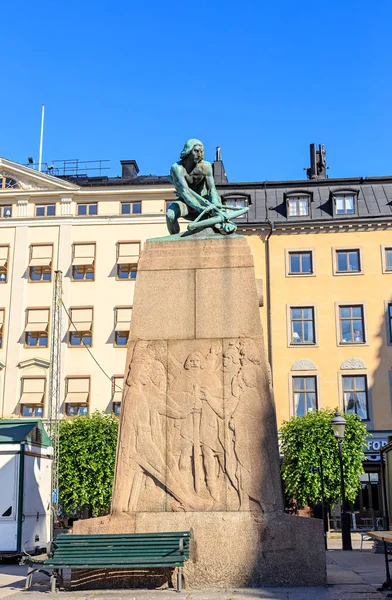 Estocolmo, Suecia. Estatua de la Ballesta Montada en el centro —  Fotos de Stock