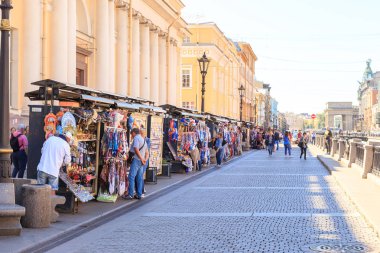 Saint-Petersburg, Rusya - 18 Haziran 2019: Grib'de hediyelik eşya ticareti