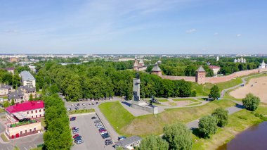Veliky Novgorod, Rusya. Zafer Anıtı. Novgorod Kremlin (Detinets), Volkhov Nehri, Drone gönderen 