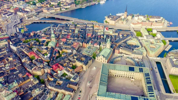 Estocolmo, Suecia. Palacio Real, Kungliga slottet. Old Town Gamla Stan (en inglés). Riddarholmen. Vista aérea, desde el dron —  Fotos de Stock