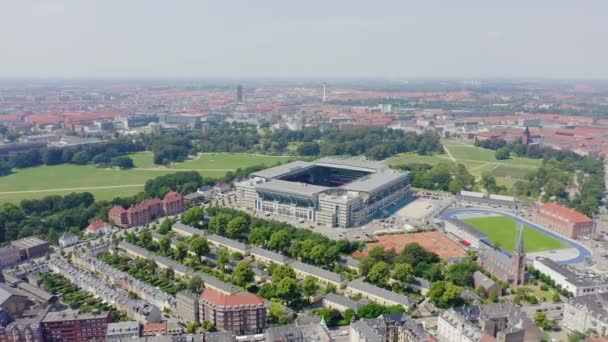 Kopenhag, Danimarka. Parken Stadyumu (Telia Parken) Kopenhag 'da bulunan bir stadyum. Maç ların yapılacağı yer 2020 Euro. Havadan görünüm. 4k — Stok video