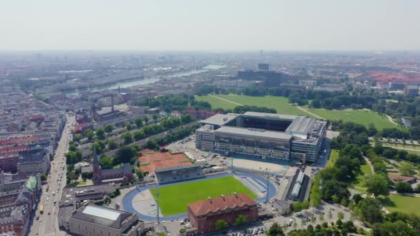 Kopenhag, Danimarka. Parken Stadyumu (Telia Parken) Kopenhag 'da bulunan bir stadyum. Maç ların yapılacağı yer 2020 Euro. Havadan görünüm. 4k — Stok video