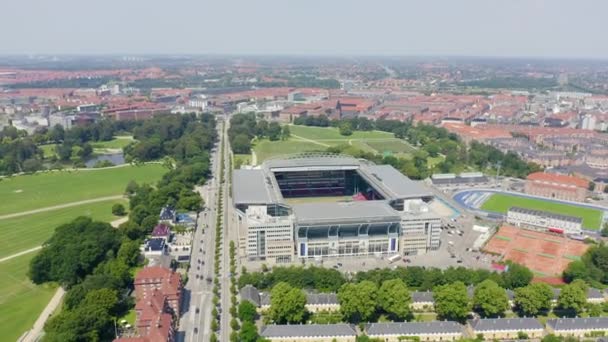 Kopenhag, Danimarka. Parken Stadyumu (Telia Parken) Kopenhag 'da bulunan bir stadyum. Maç ların yapılacağı yer 2020 Euro. Havadan görünüm. 4k — Stok video