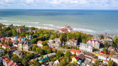 Rusya, Zelenogradsk. Baltık Denizi, dron üzerinden panoramik manzaralı 