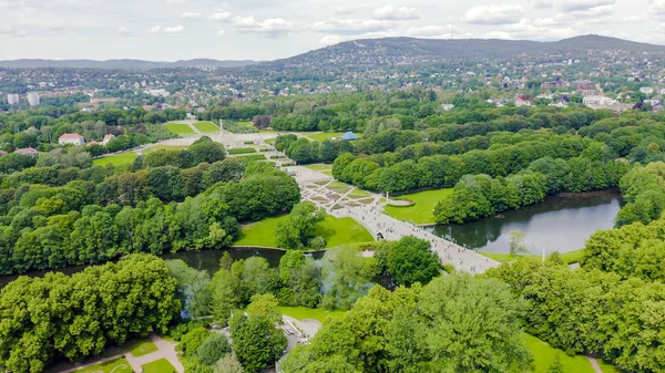 Oslo, Norsko. Ve vigelandské sochařské parku. Vigelandsparken. Frogner Park, od dronu — Stock fotografie