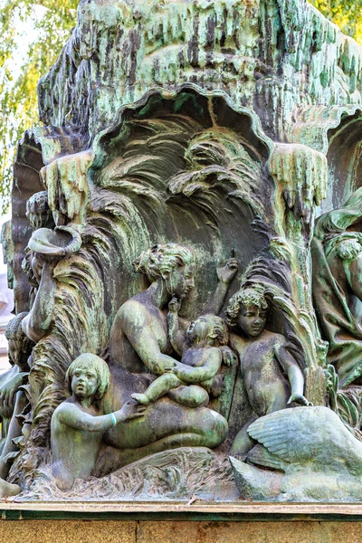 Stockholm, Sverige. Fountain av J. P. Molin, öppnades 1866 på ku — Stockfoto
