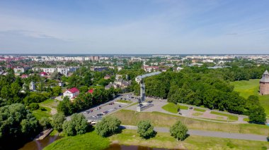 Veliky Novgorod, Rusya. Zafer Anıtı. Novgorod Kremlin (Detinets), Volkhov Nehri, Drone gönderen 
