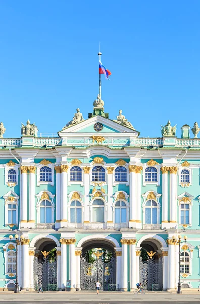 St. Petersburg, Oroszország. Állami Ermitázs Múzeumban. Kilátás a Pápából — Stock Fotó