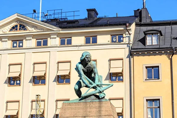 Stockholm, İsveç. Merkeze Monte Edilen Yaylı Tüfek Heykeli 